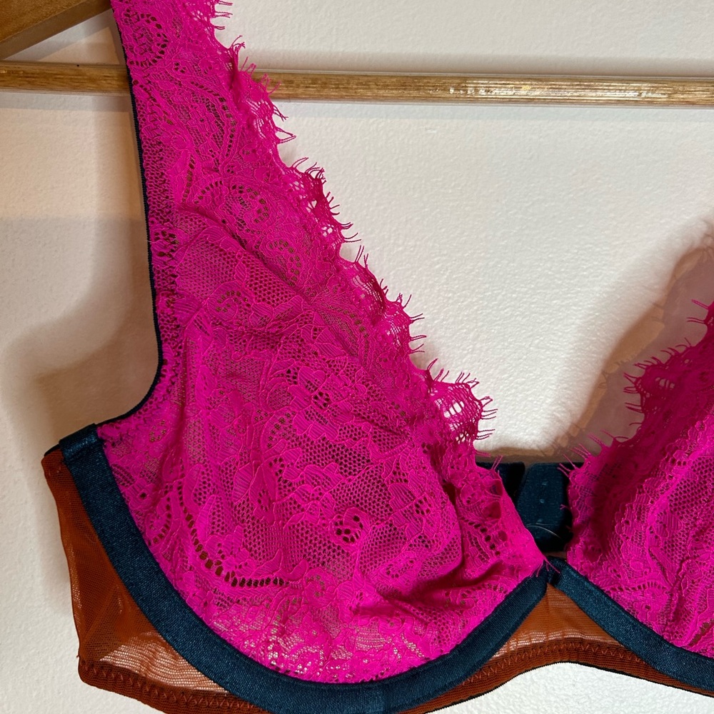 Dora Larson 32C lace bra- never worn